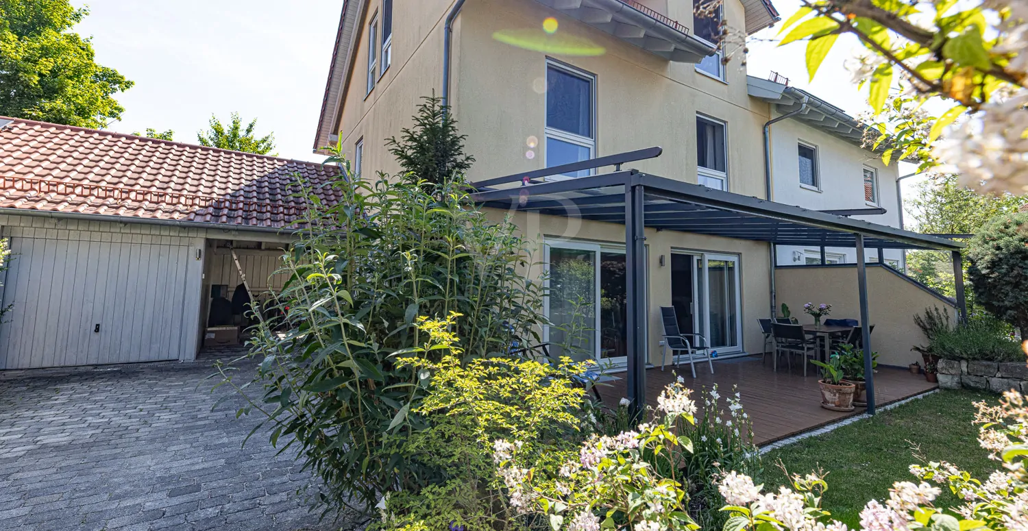 Ansicht mit Terrasse