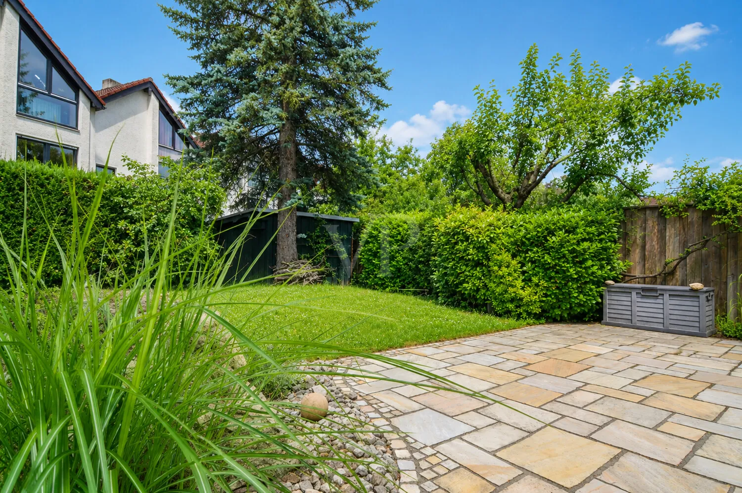 Terrasse mit Garten