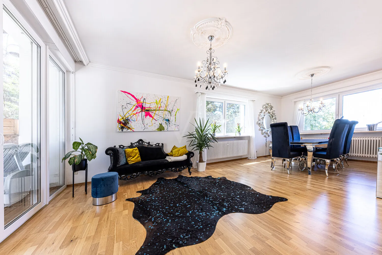 Lounge - und Essbereich