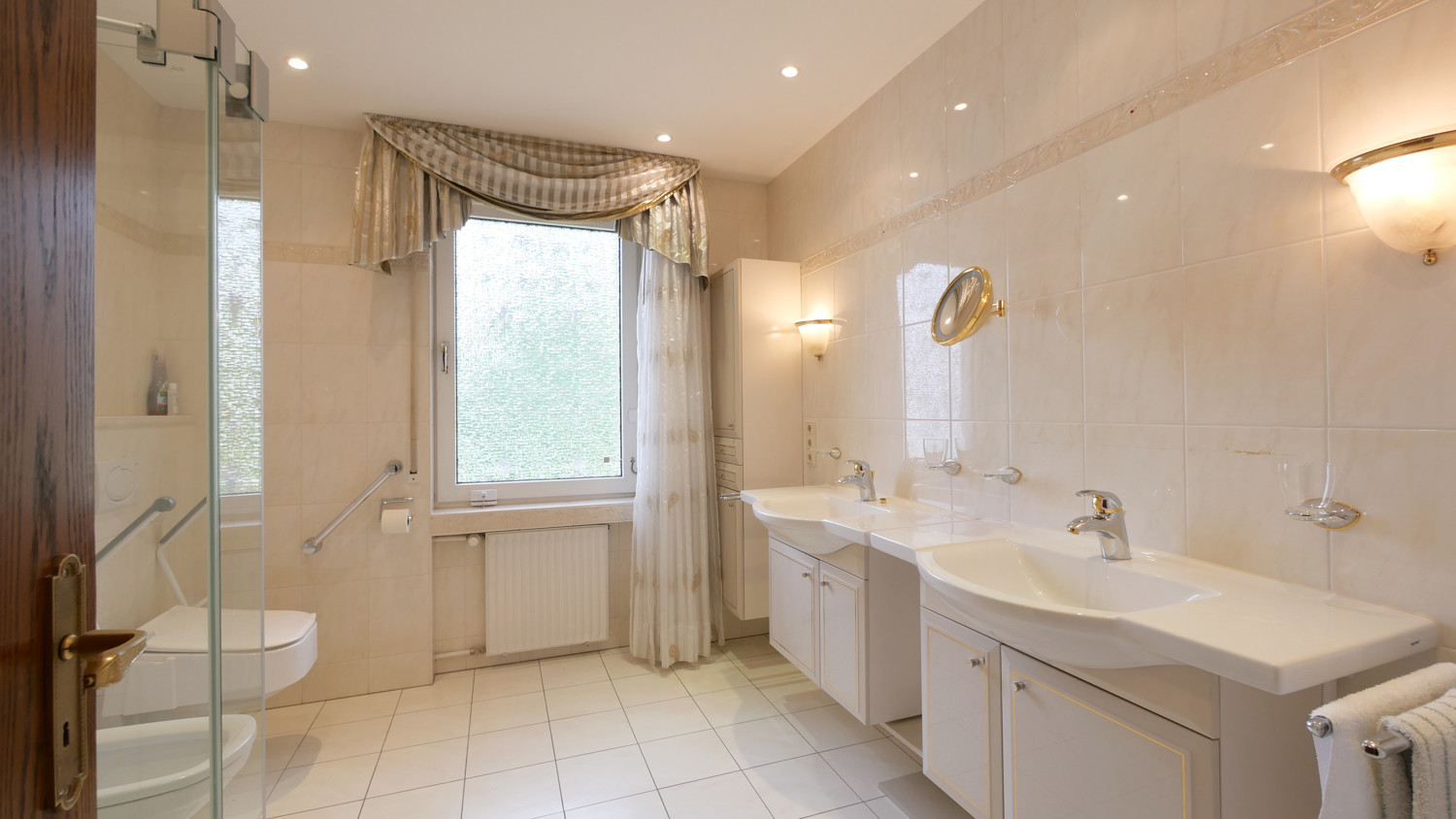 Badezimmer EG