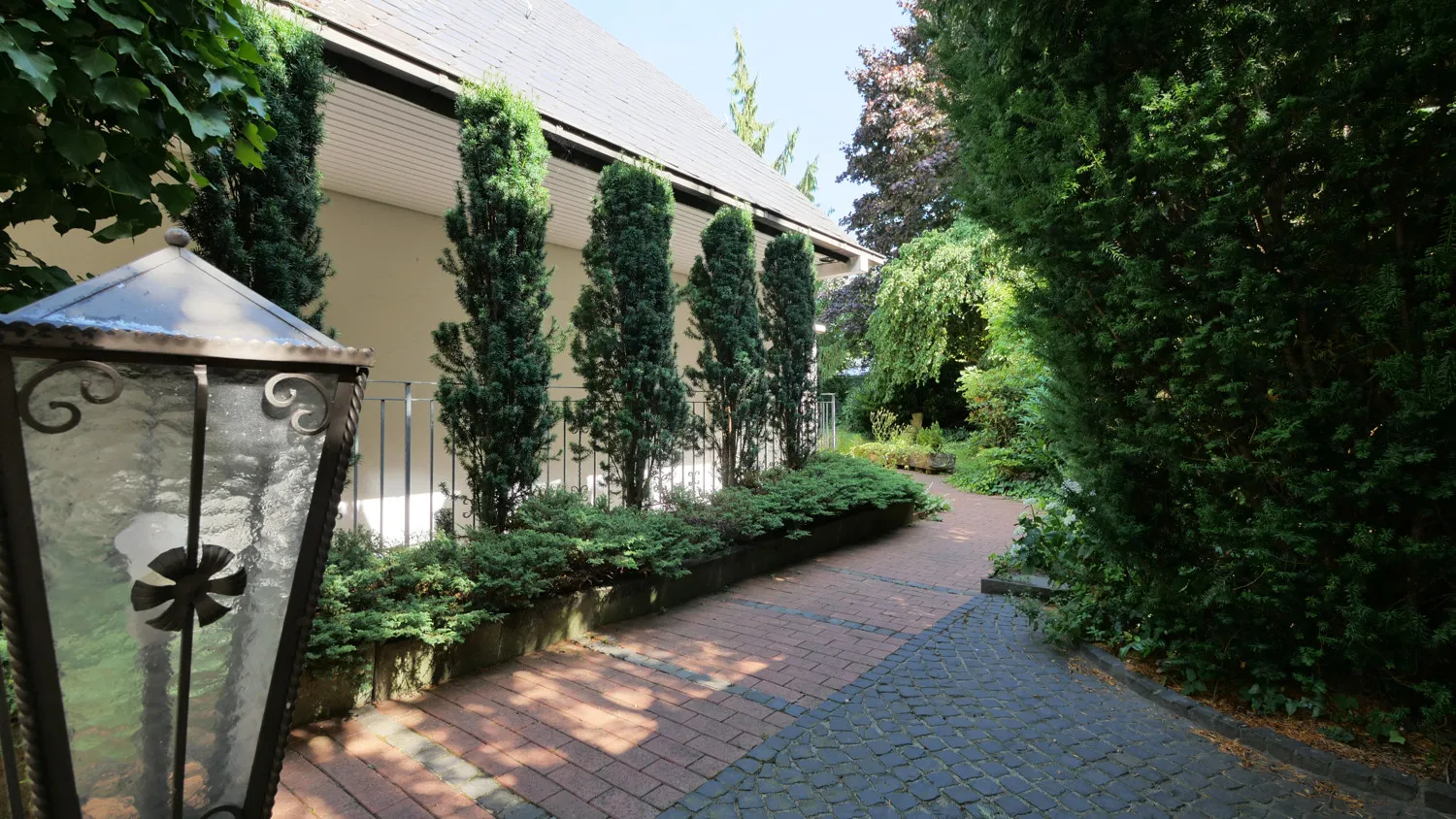 Seitenansicht Garten