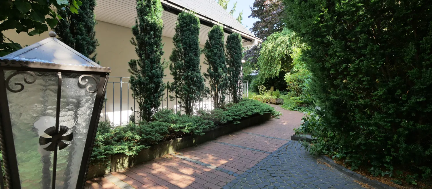 Seitenansicht Garten