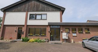 von_poll_real_estate_property_25040044-1_image_0