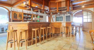 von_poll_real_estate_property_25040044-1_image_1