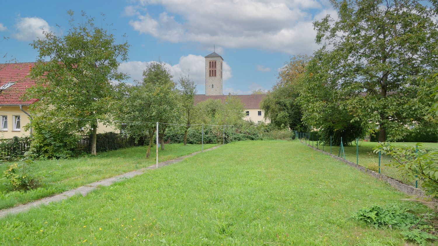 Garten mit Bauplatz