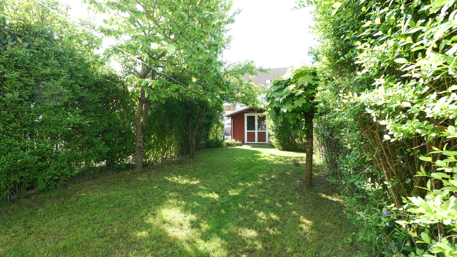 Garten mit Gartenhaus
