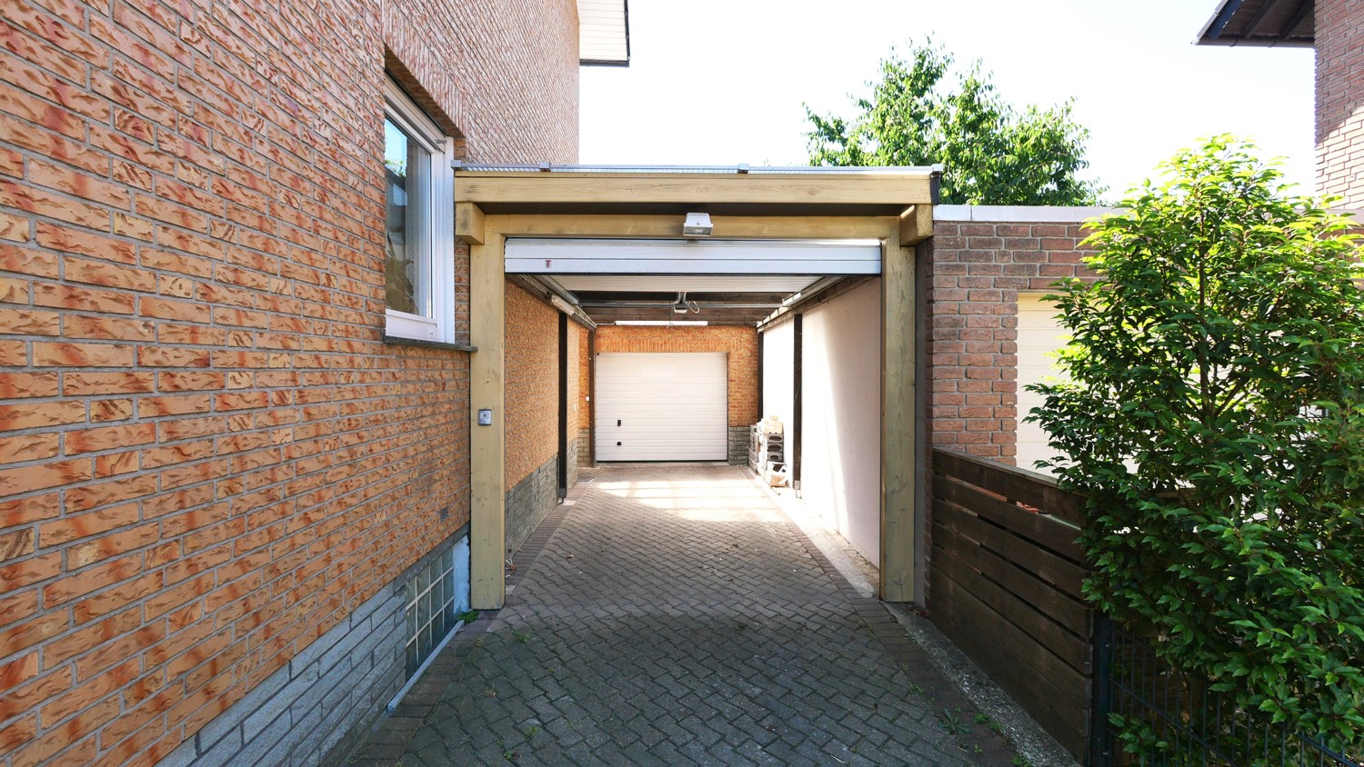 Carport vor Garage