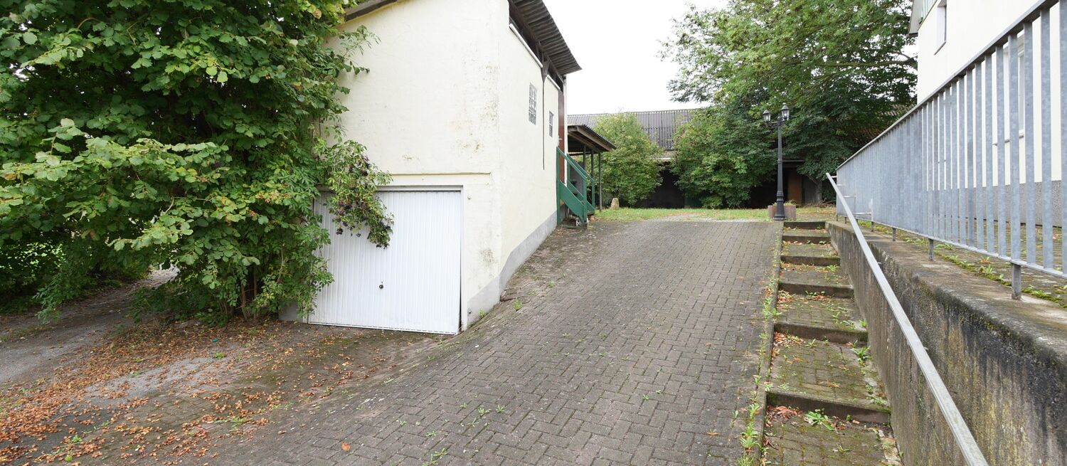 Zufahrt hinten