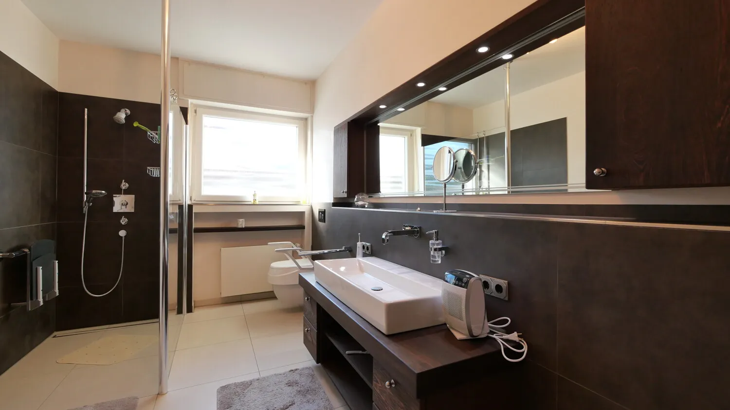 das Bad im Erdgeschoss