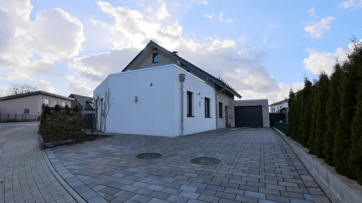 Einfahrt zur Garage