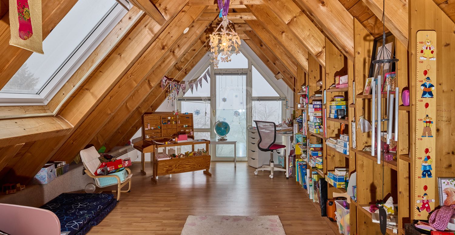 Schlafzimmer, DG