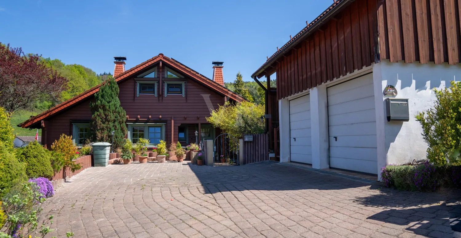 Straßenansicht Garage