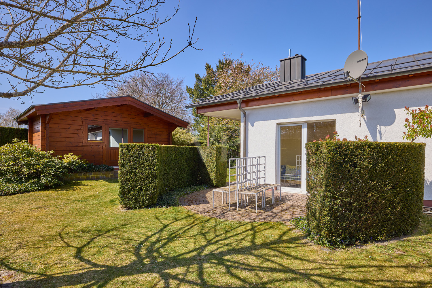 Bungalow II, Freisitz
