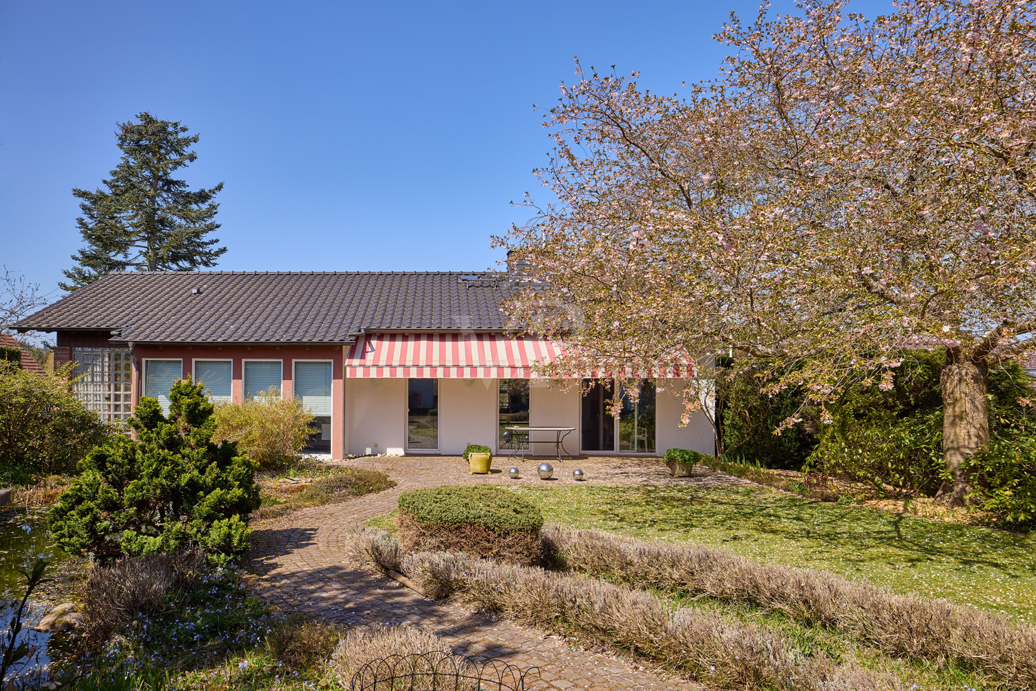 Bungalow I, Rückansicht