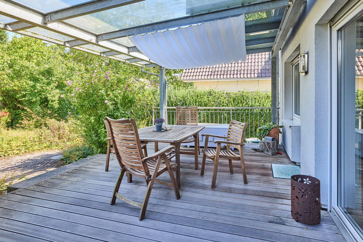 überdachte Terrasse