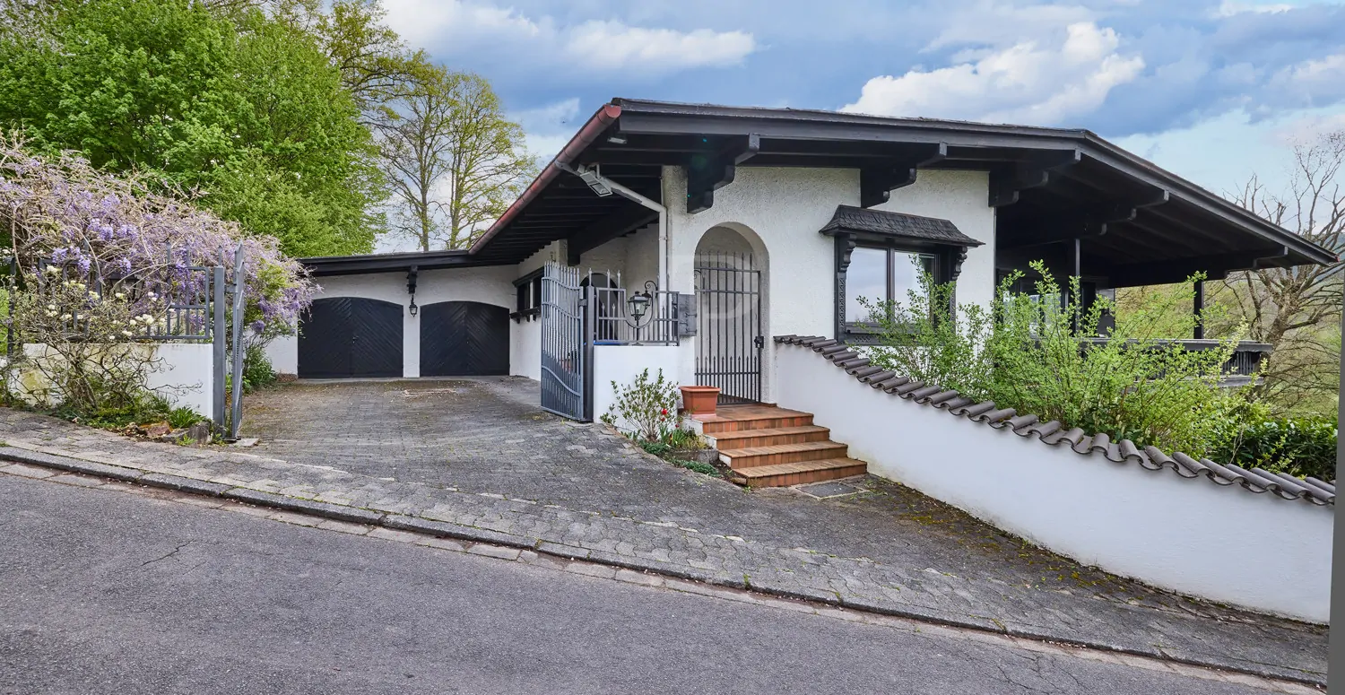 Seitansicht & Garage