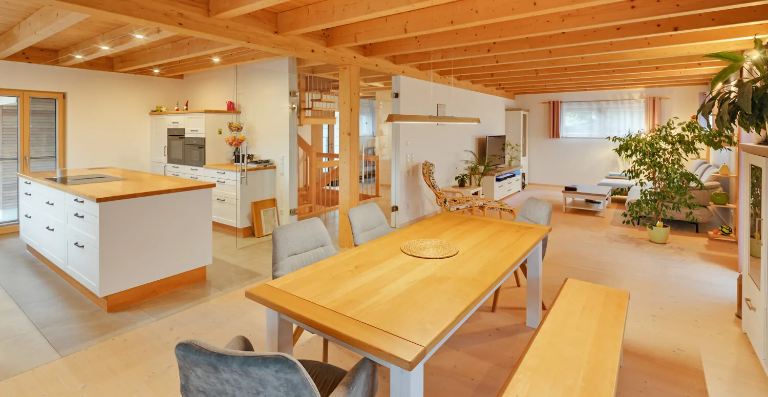 Esszimmer mit offener Küche