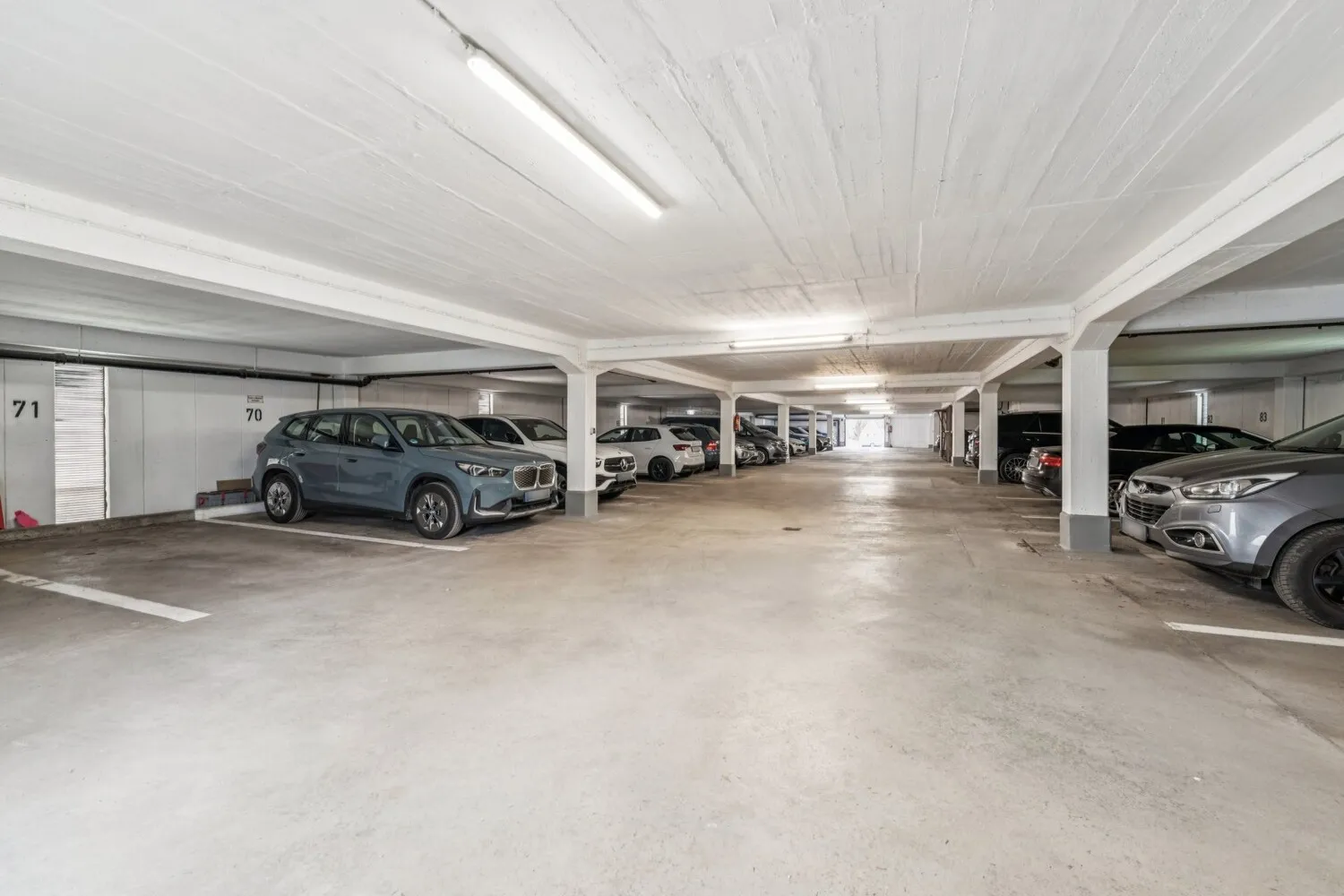 Moderner Garagenstellplatz
