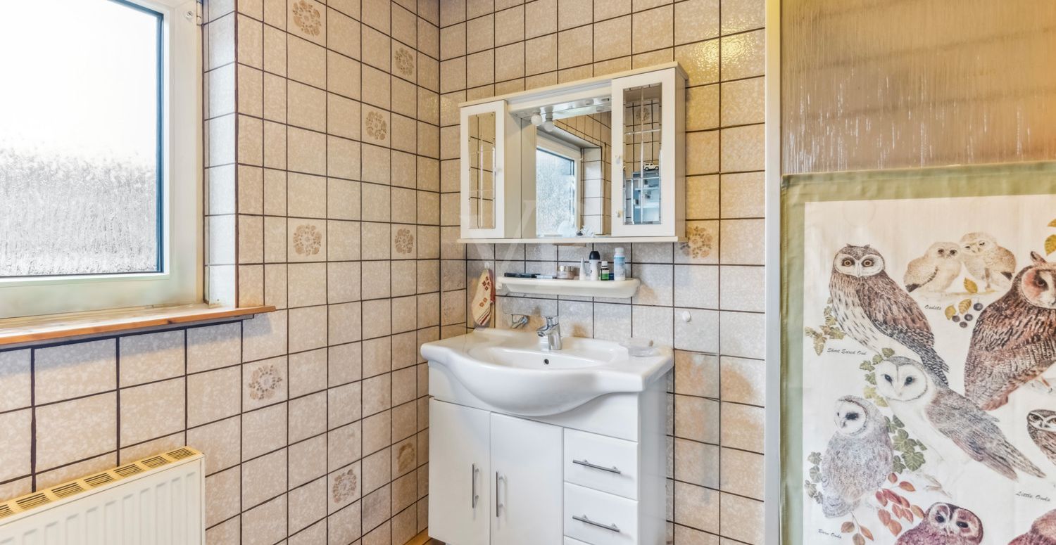 Badezimmer mit Dusche - EG