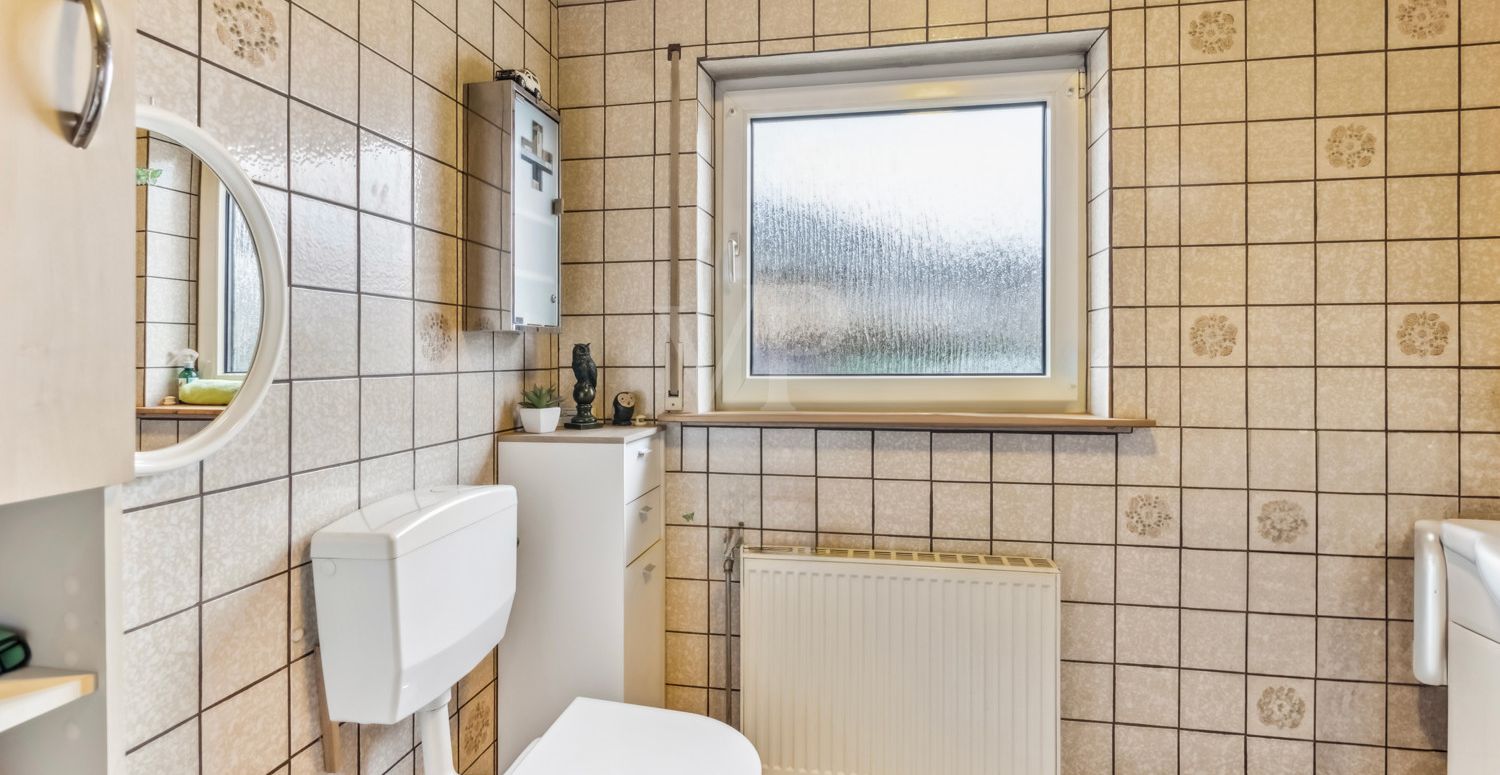 Badezimmer mit Dusche - EG
