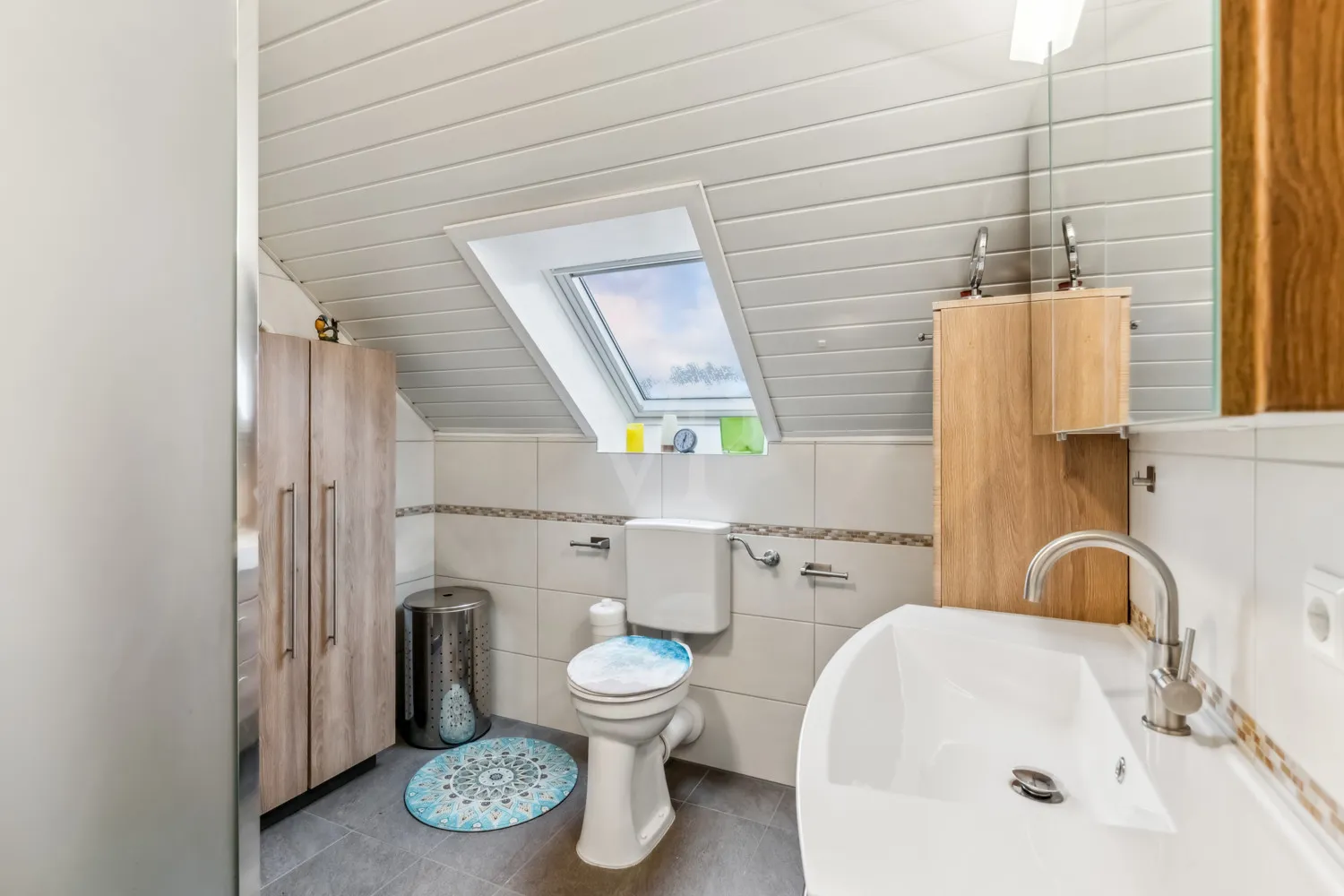 Badezimmer mit Dusche -DG