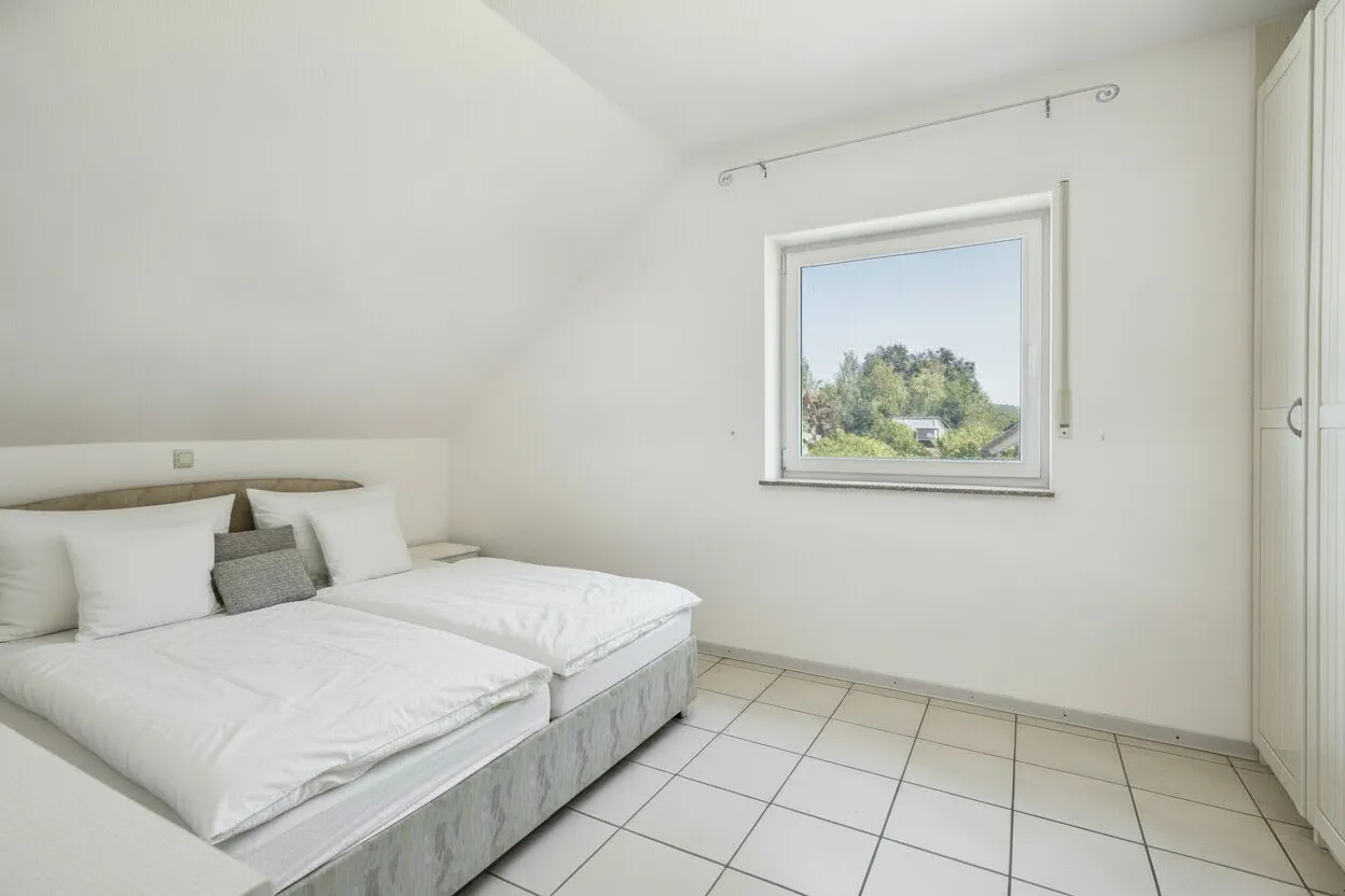Schlafzimmer 1