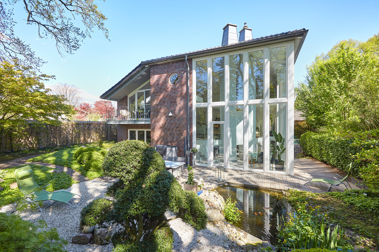 Sicht vom Garten auf das Haus