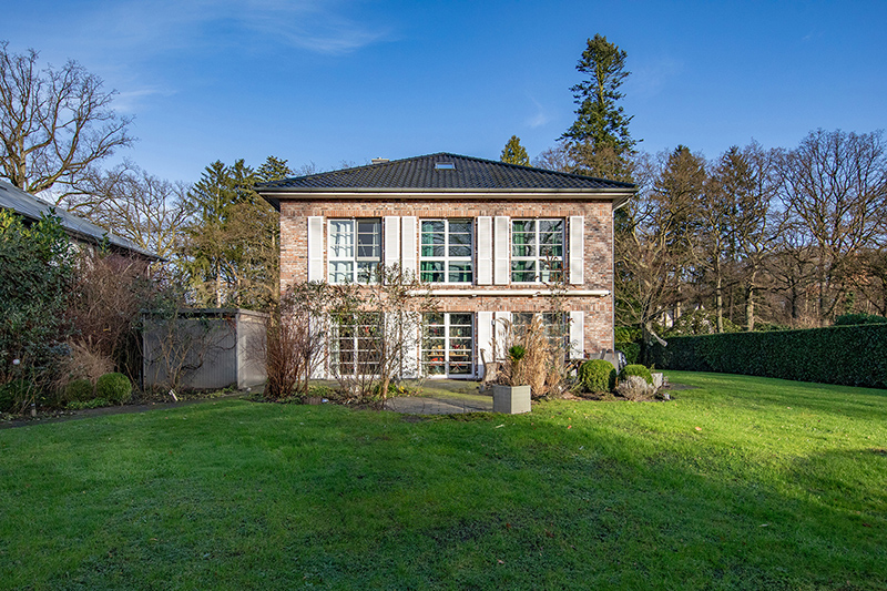 Gartenansicht dieser hübschen Villa