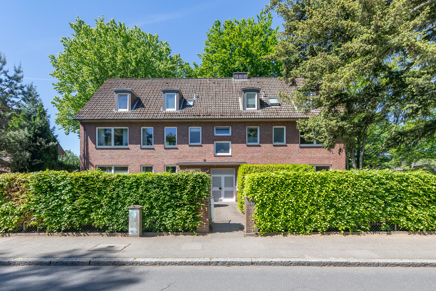 Rotklinker-Mehrfamilienhaus in beliebter Lage