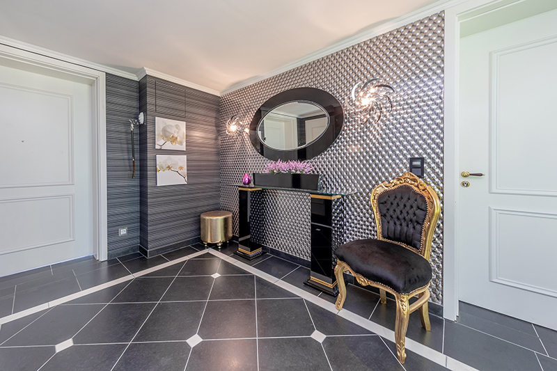 Entrée und Fahrstuhlzugang im Penthouse mit zwei zusammengelegten Wohnungen