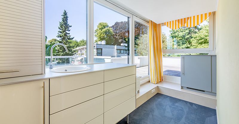 Pantry-Zeile im Staffelgeschoss