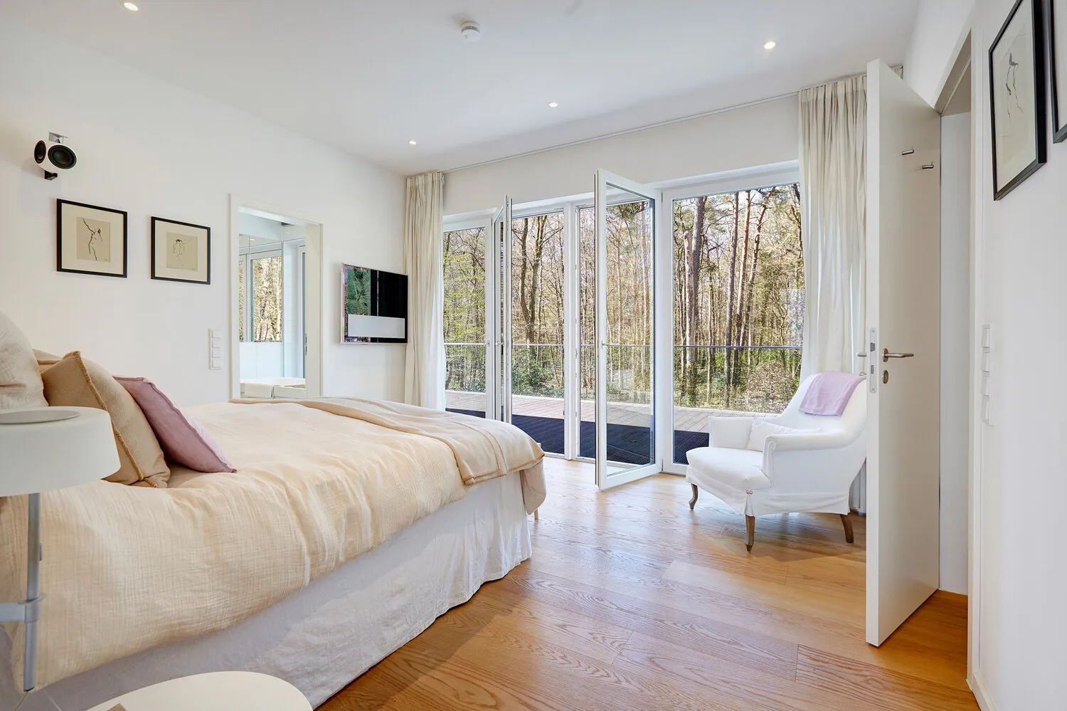 Schlafzimmer mit Balkon ...