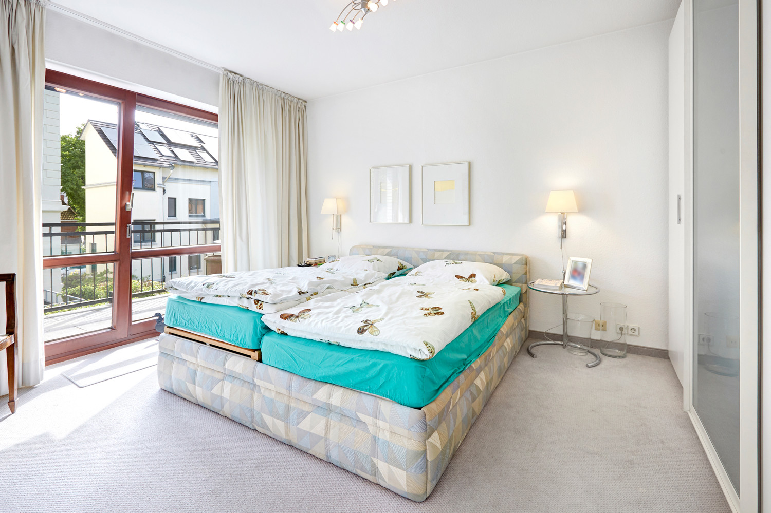 Schlafzimmer mit elektrischen Rollläden