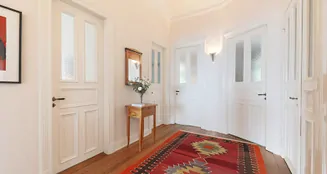 von_poll_real_estate_property_25132010_image_2