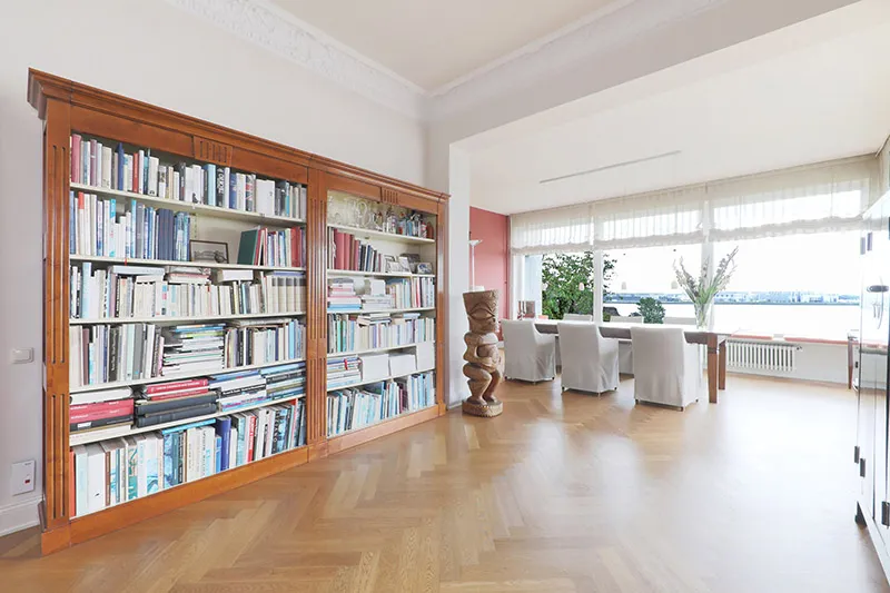 Bibliothek und Esszimmer ...