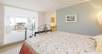 von_poll_real_estate_property_25132010_image_18