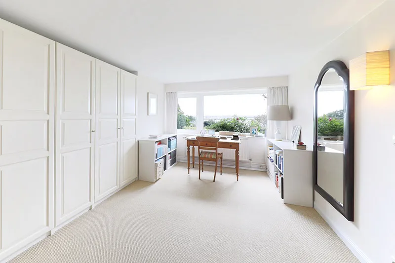 ... mit Ankleide ...