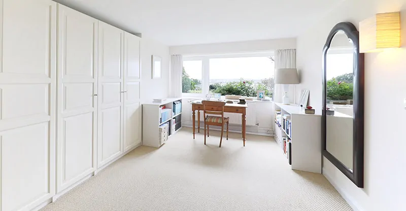 ... mit Ankleide ...