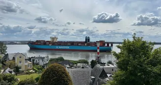 von_poll_real_estate_property_25132010_image_23