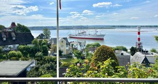 von_poll_real_estate_property_25132010_image_0