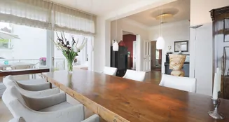 von_poll_real_estate_property_25132010_image_4