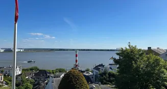 von_poll_real_estate_property_25132010_image_22