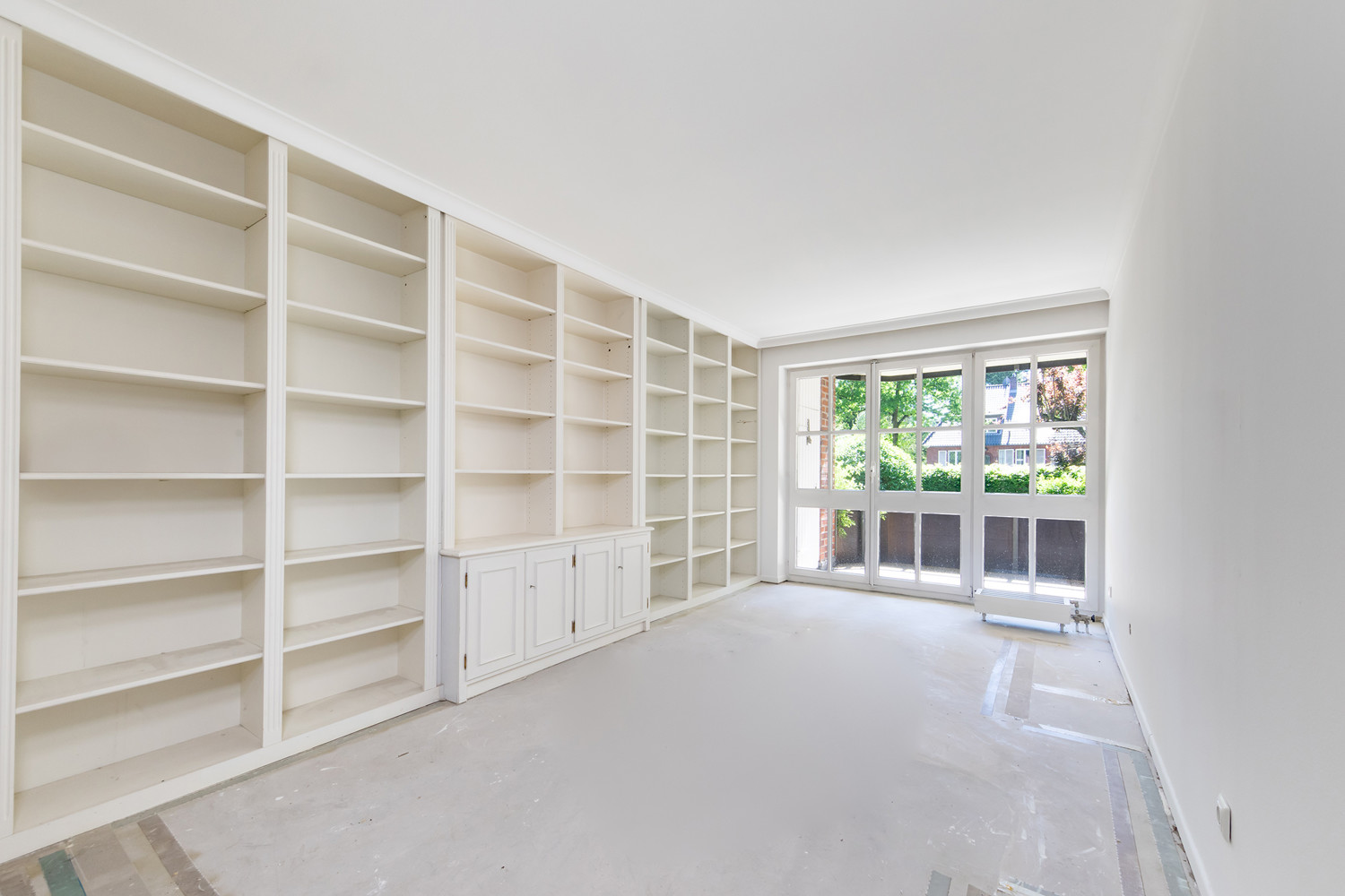 Zimmer mit Zugang zum Balkon