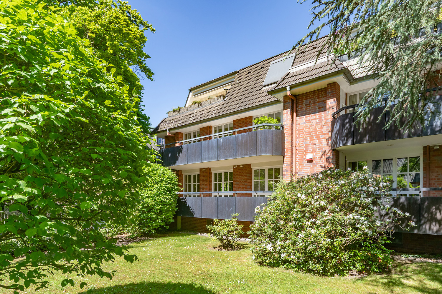 Großzügige 5-Zimmer-Wohnung mit Balkon und Garage in begehrter Elbnähe