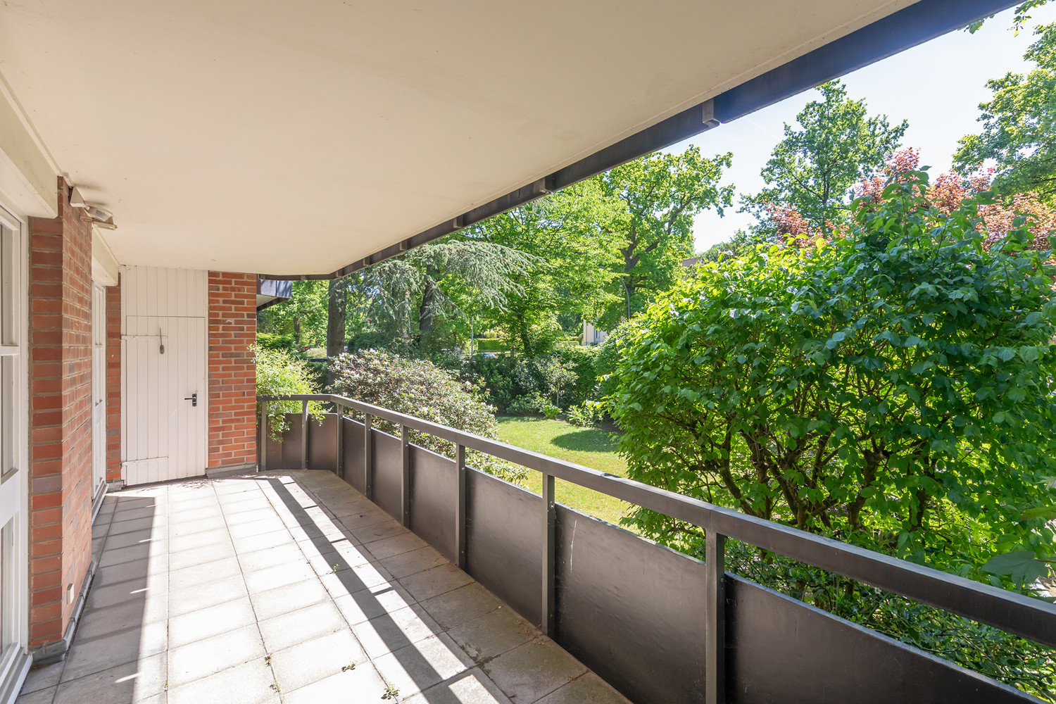 Weitläufiger Südbalkon