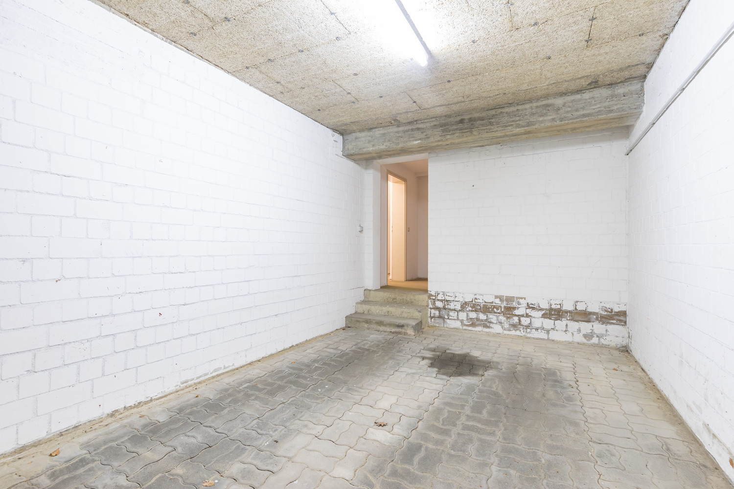 Garage mit Zugang zur Wohnung