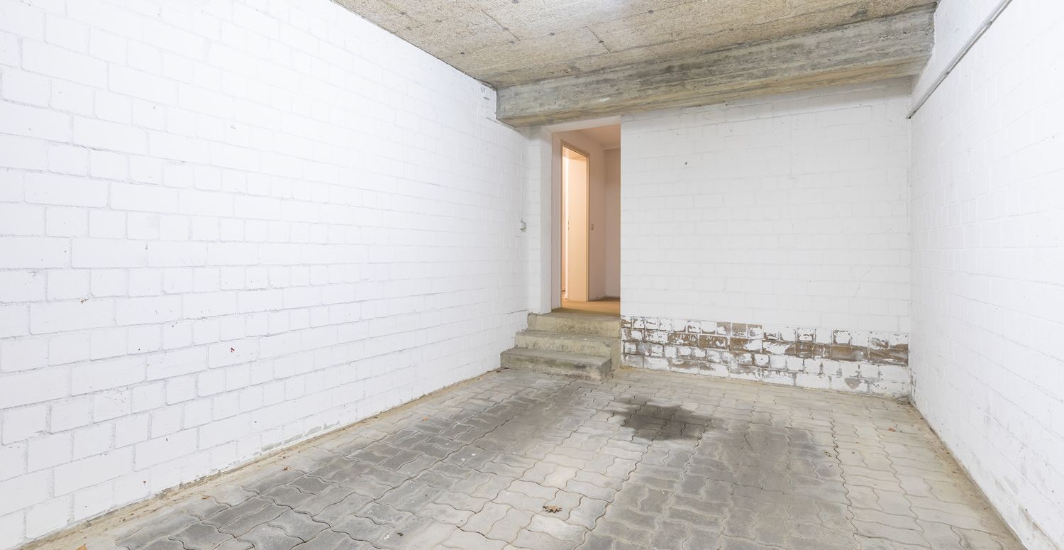 Garage mit Zugang zur Wohnung