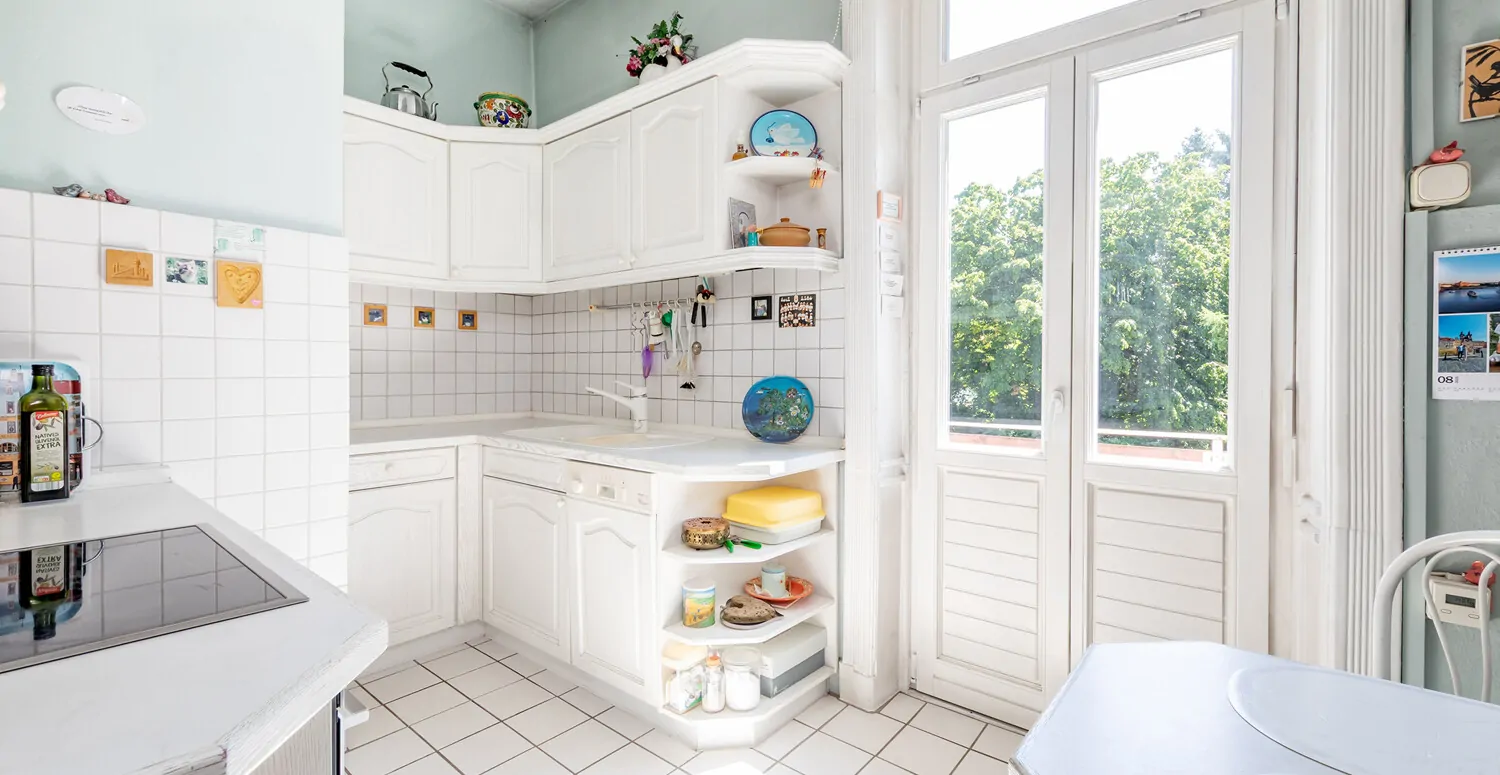 Lichtdurchflutete Küche