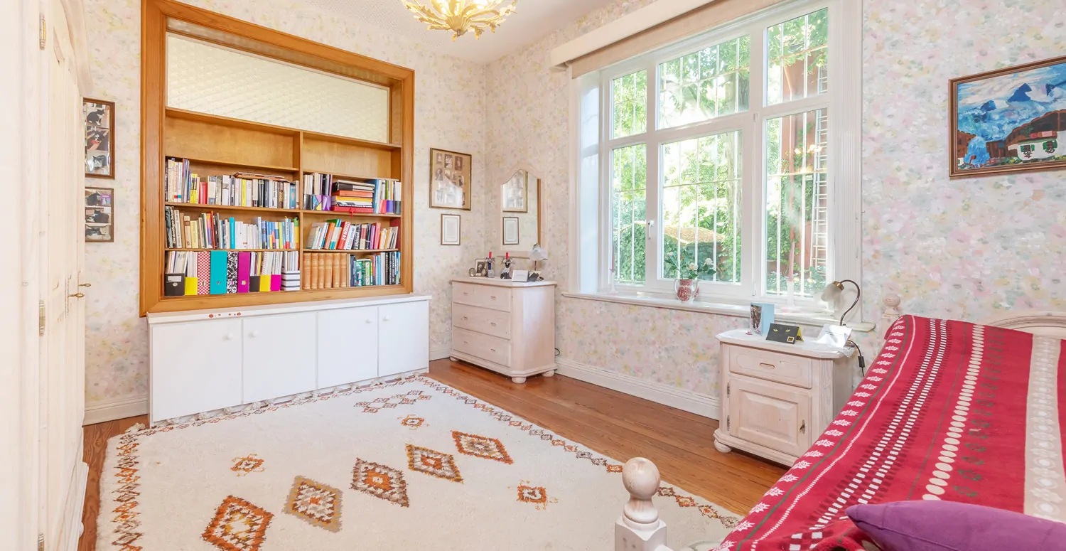 Eines der Schlafzimmer im Erdgeschoss