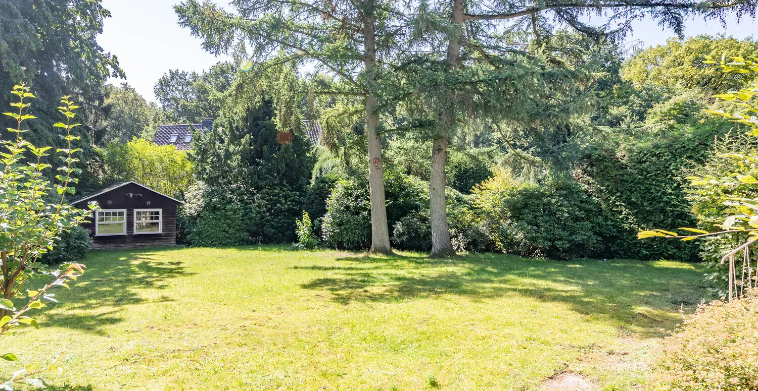 Uneinsehbarer Garten mit Gartenhaus